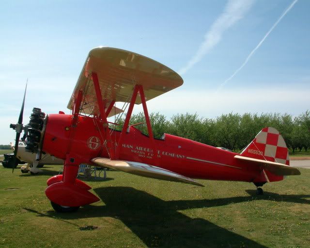 red_plane_01.jpg