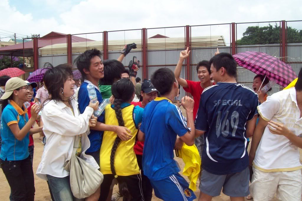 NGÀY LỊCH SỬ 17/4/09, K43a4 VO DICH Phần 3