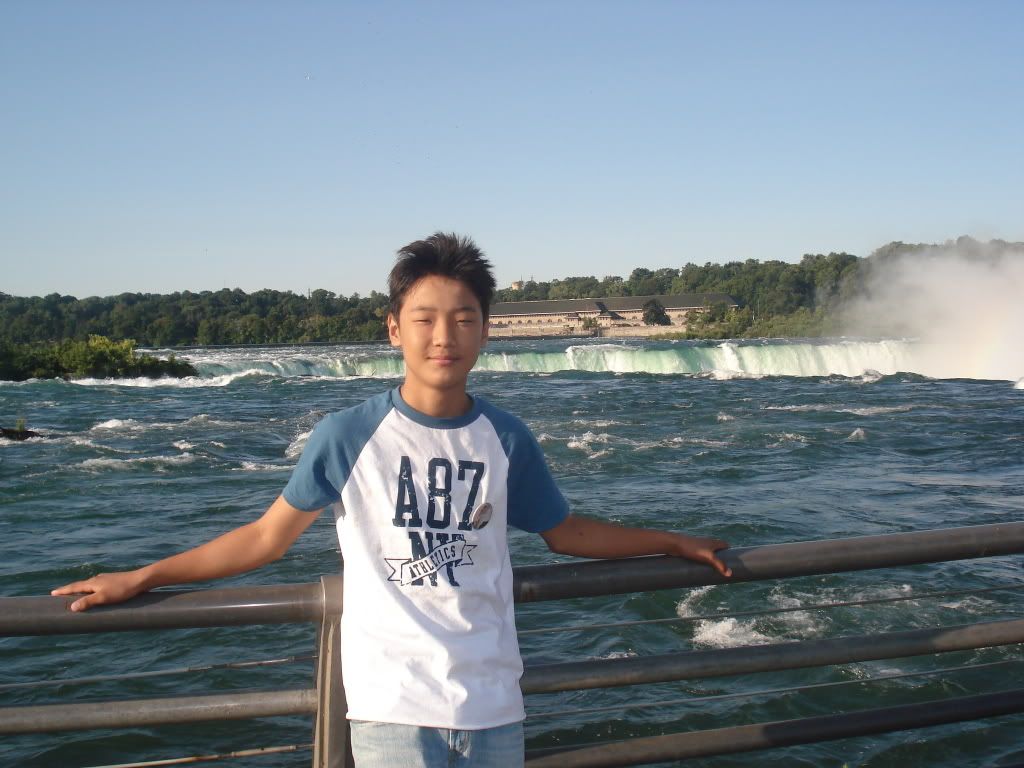 http://i667.photobucket.com/albums/vv38/whattheduce/niagarafalls155.jpg