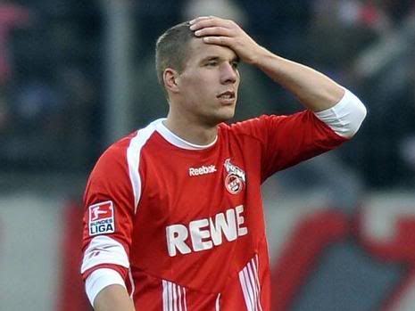 podolski-frustriert__13868363__MBQF.jpg